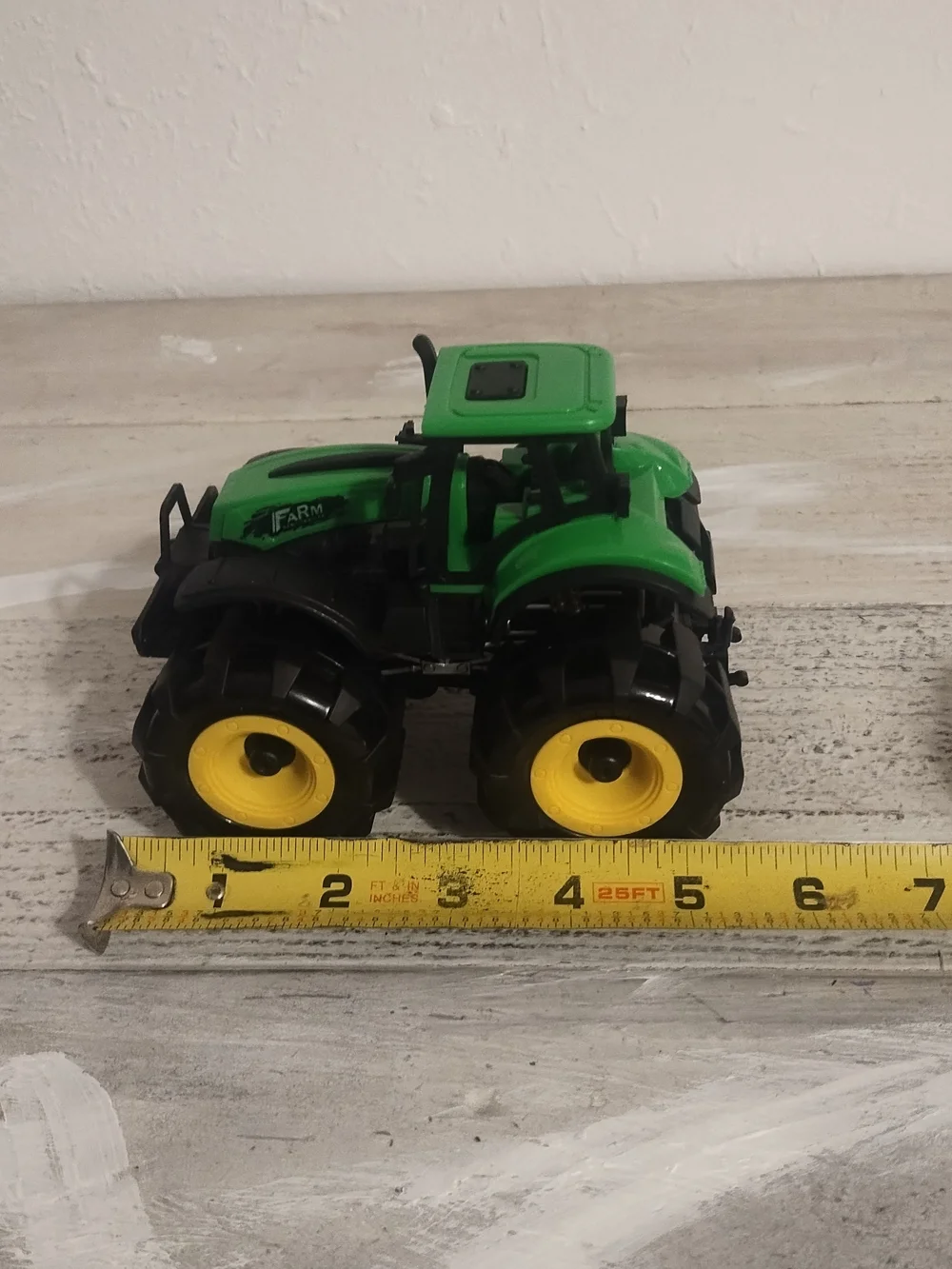Green FARM Tractor Toy Vehicle very good condition